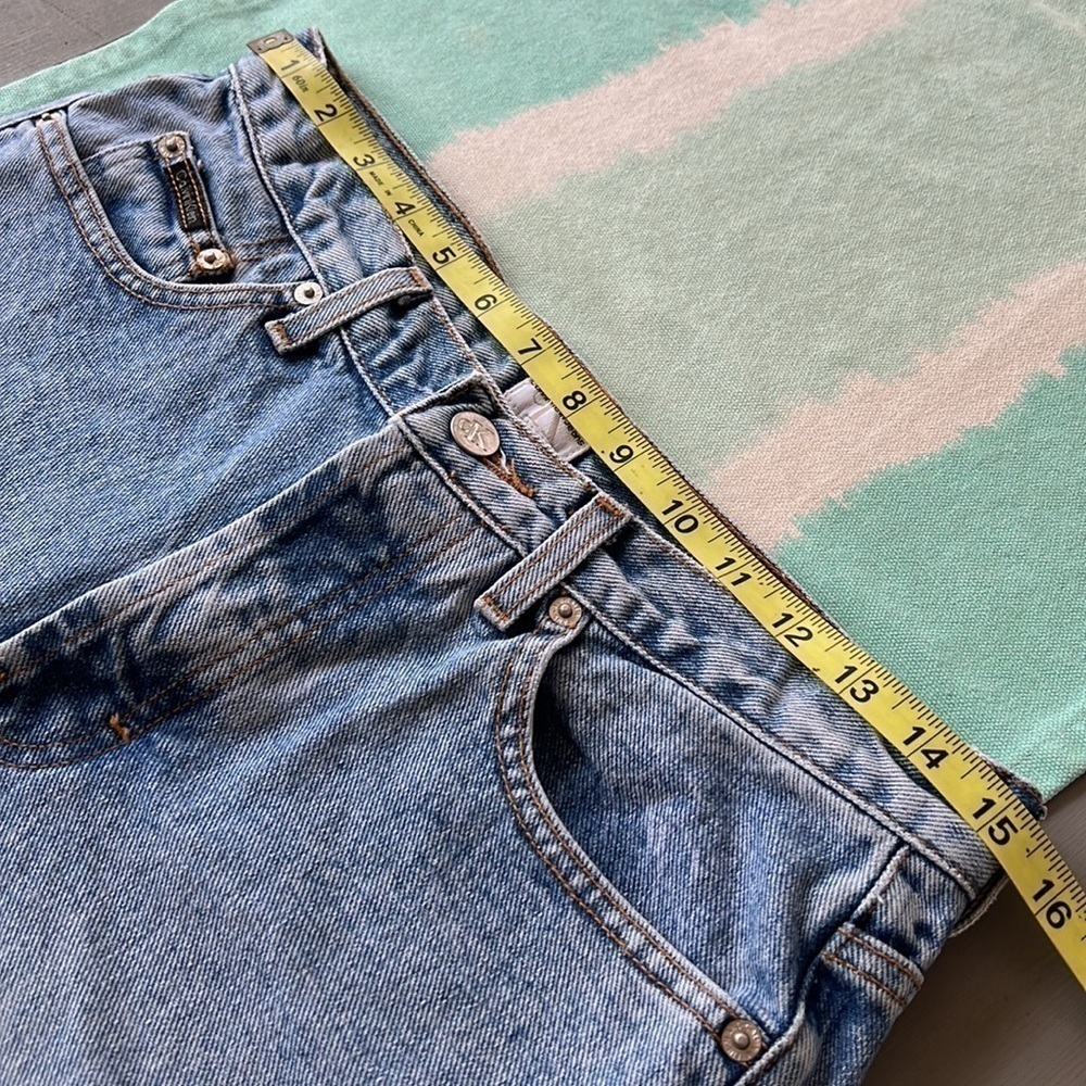 Calvin Klein Jeans Vintage Button Fly Cuffed Denim Shorts - Picture 8 of 10